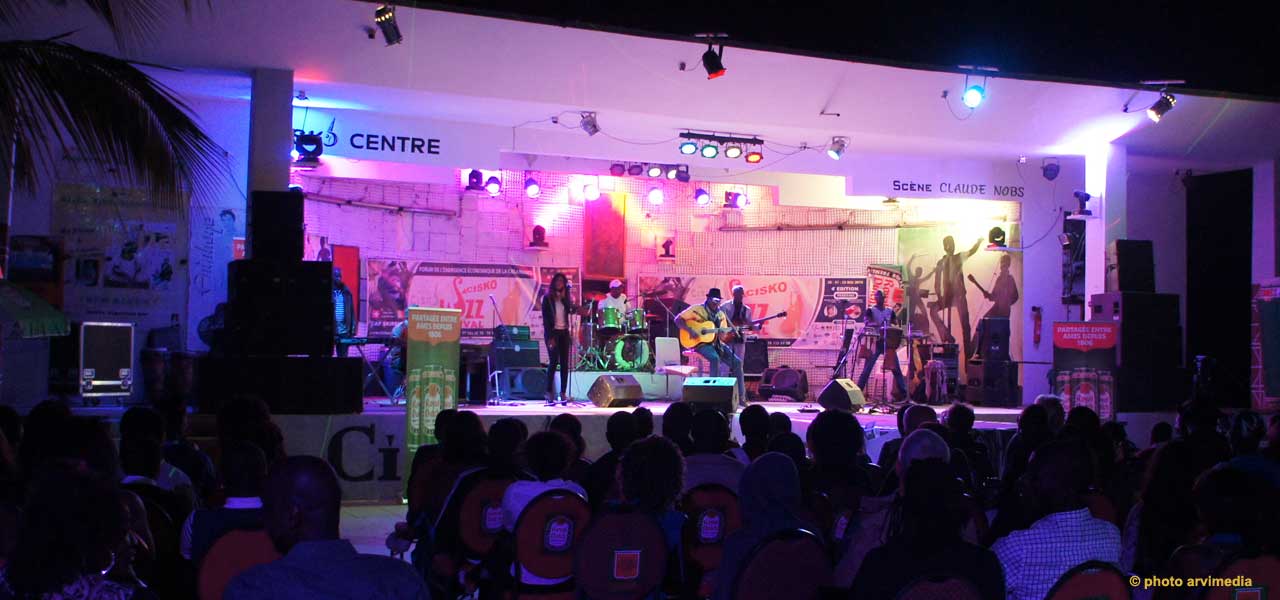 le cisko centre de cap skirring organise régulièrement des concerts et spectacle pour le bonheur de tous